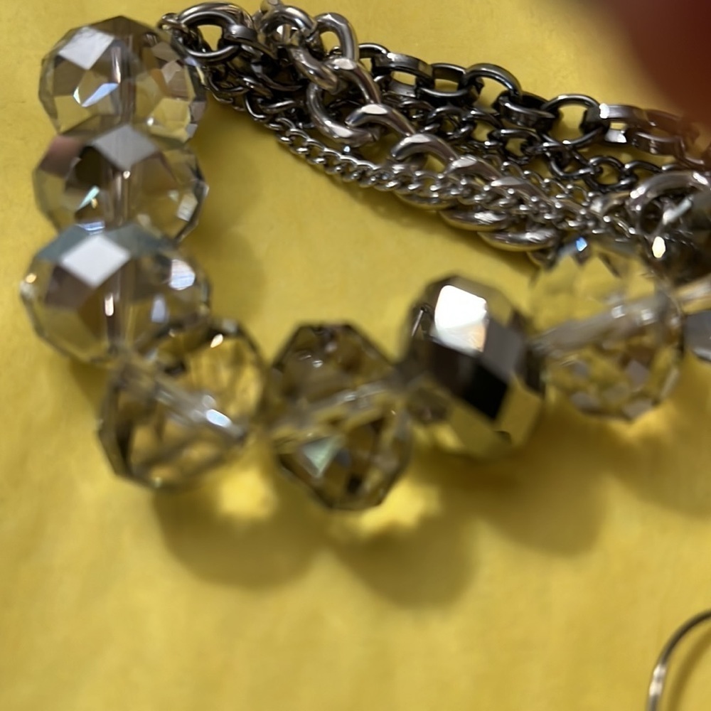 Beautiful Simply Vera Wang bracelet and earring set - Picture 3 of 5